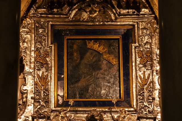 Simboli cavallereschi, absidi nascoste e una Madonna Nera: � il borgo medievale di Sovereto